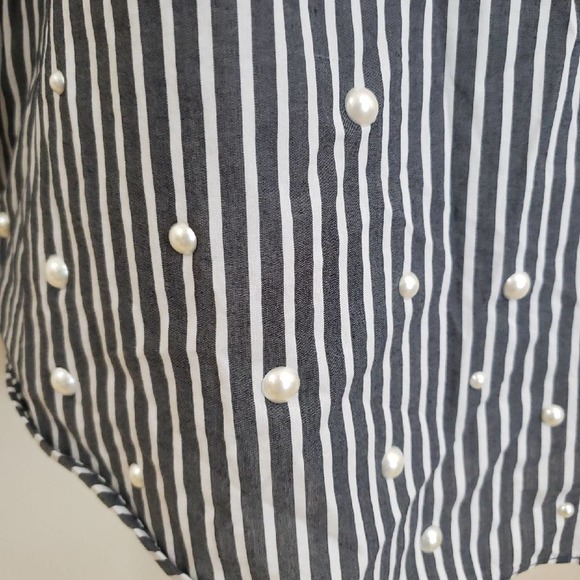 A Byer Cold Shoulder Gray and White Striped Top Sz S - Picture 2 of 9